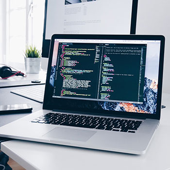 曼联主场大胜狼队，利物浦客场负西布罗姆维奇，英超争冠形势清晰！